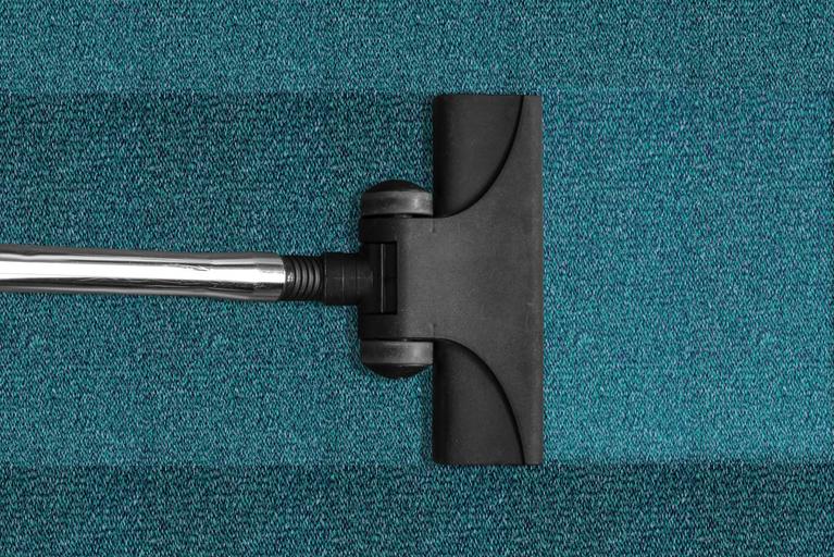 What are the reasons to trust professional cleaners with carpet cleaning work?